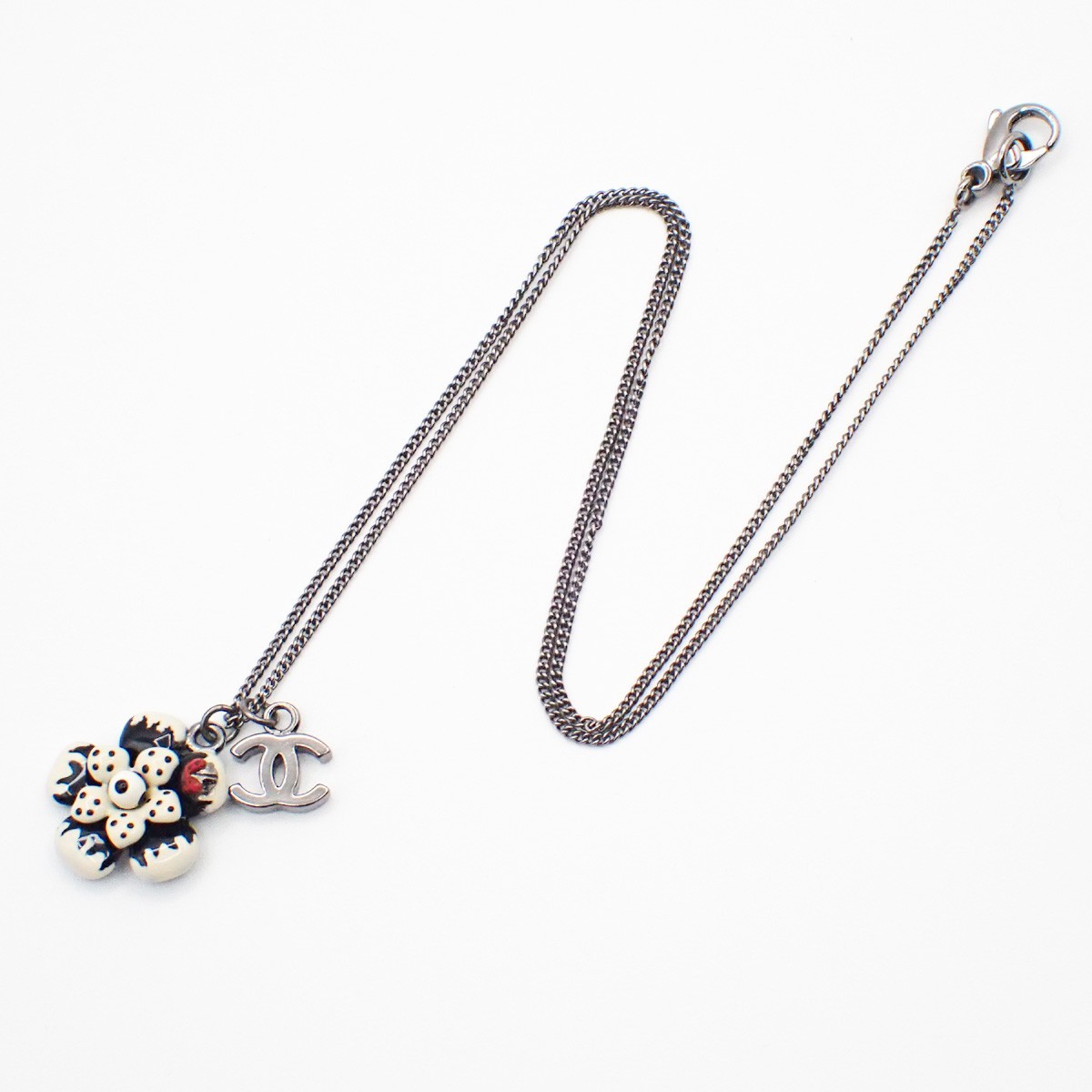 Chanel Cc Flower Ladybug Silver Plated And Acrylic Silver Metal Necklace Jewelry (Pre-Owned)