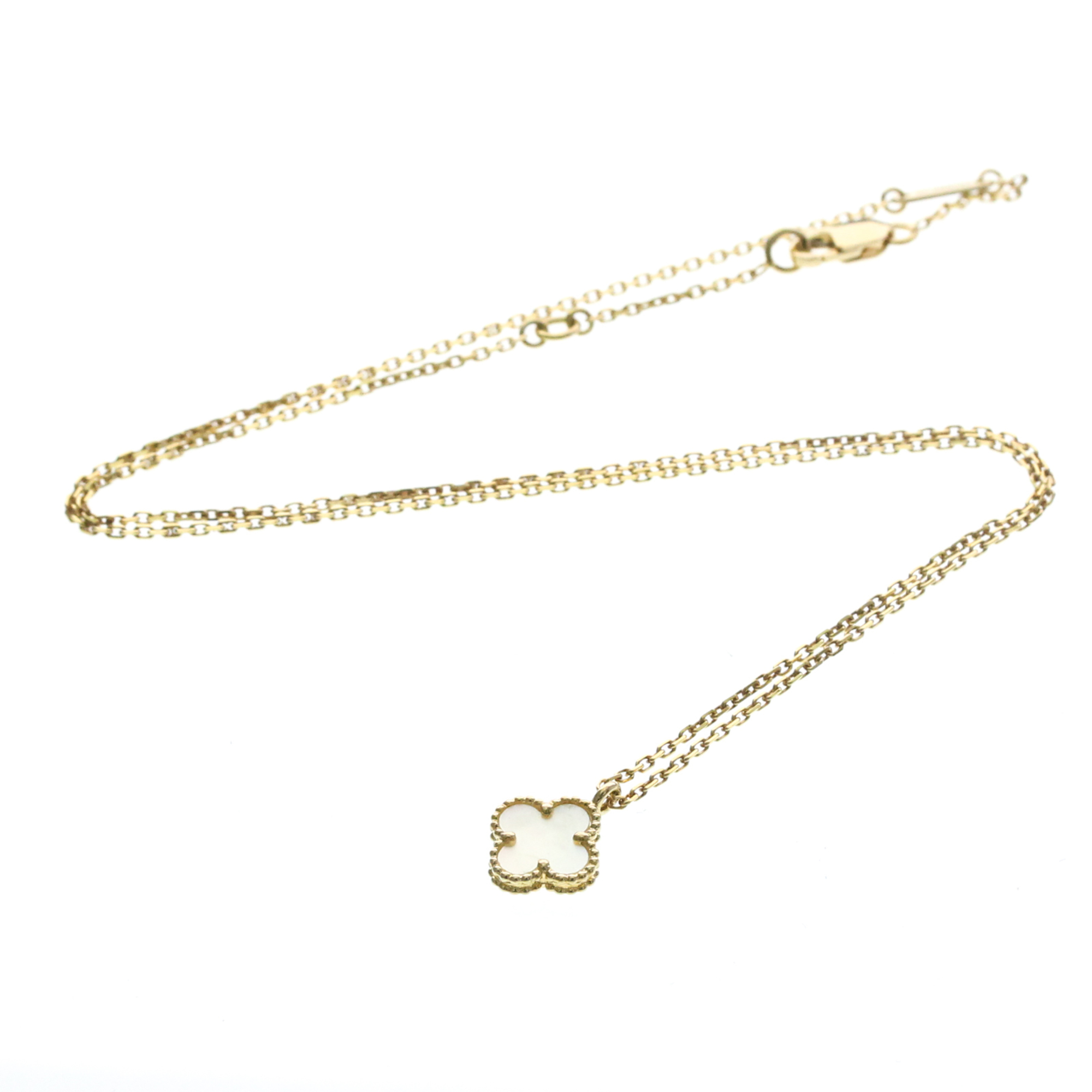 Van Cleef & Arpels Sweet Alhambra Pendant 18K Yellow Gold And Mother Of Pearl Gold Yellow_Gold Necklace Jewelry (Pre-Owned)