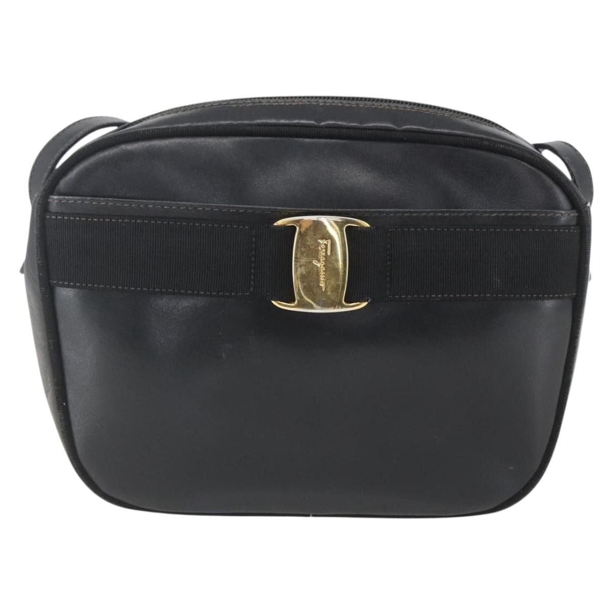 Salvatore Ferragamo Vara Bow Camera Leather Black Leather Shoulder Bag Bag (Pre-Owned)